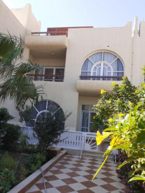 Villa 2 apartment 4 village veiw infront of Palma de Meritee